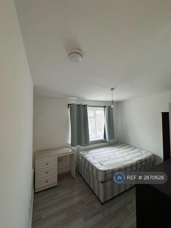 Room Leacroft Close in Greater London