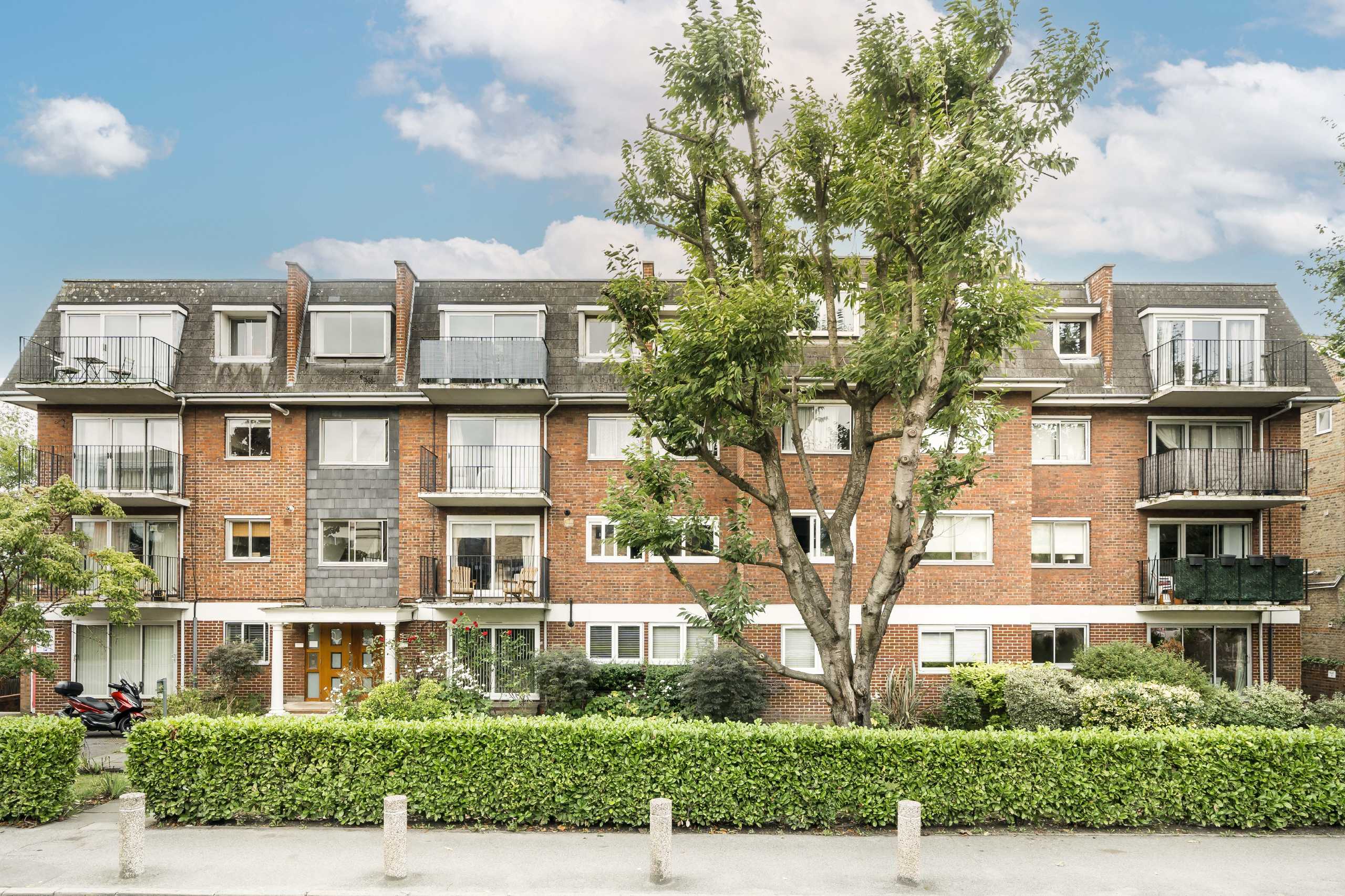 Flat Worple Road in Greater London