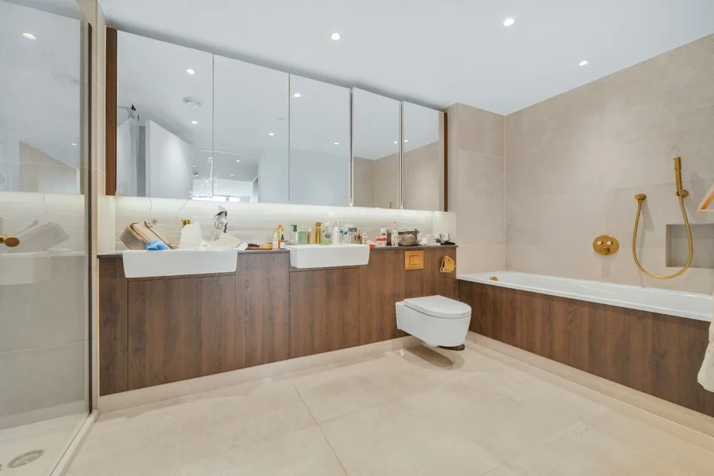 Flat Kildare Walk in Greater London