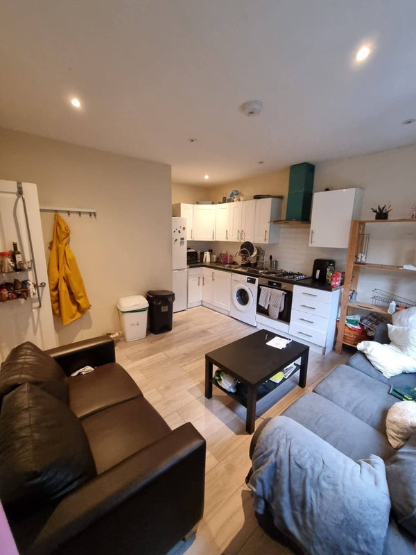 Room Leagrave Street in Greater London