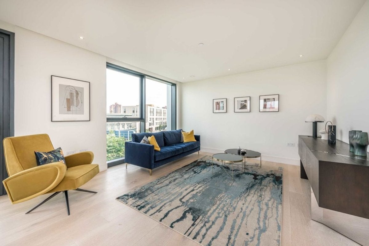 Flat Harbour Avenue in Greater London