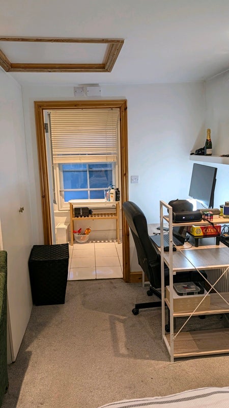 Room Powerscroft Road in Greater London