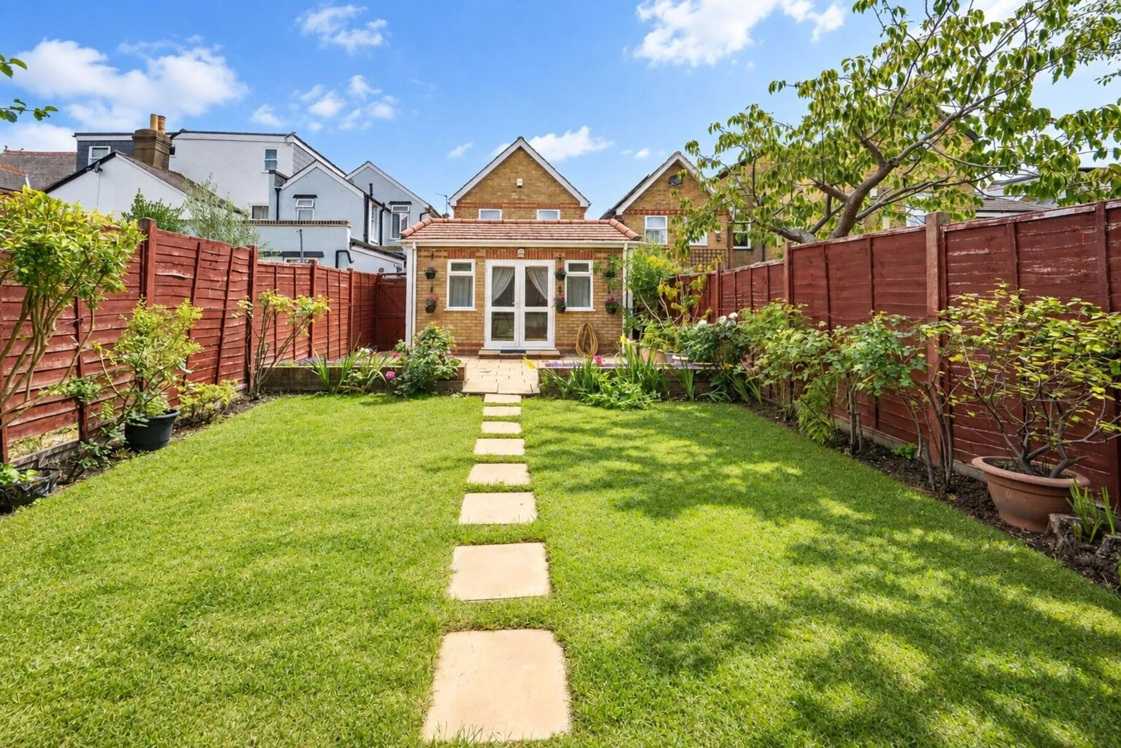 House Worthington Road in Greater London