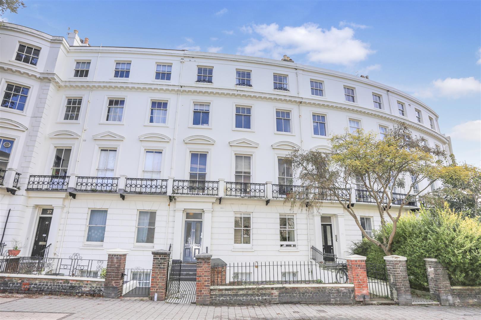 Flat Montpelier Crescent in Brighton