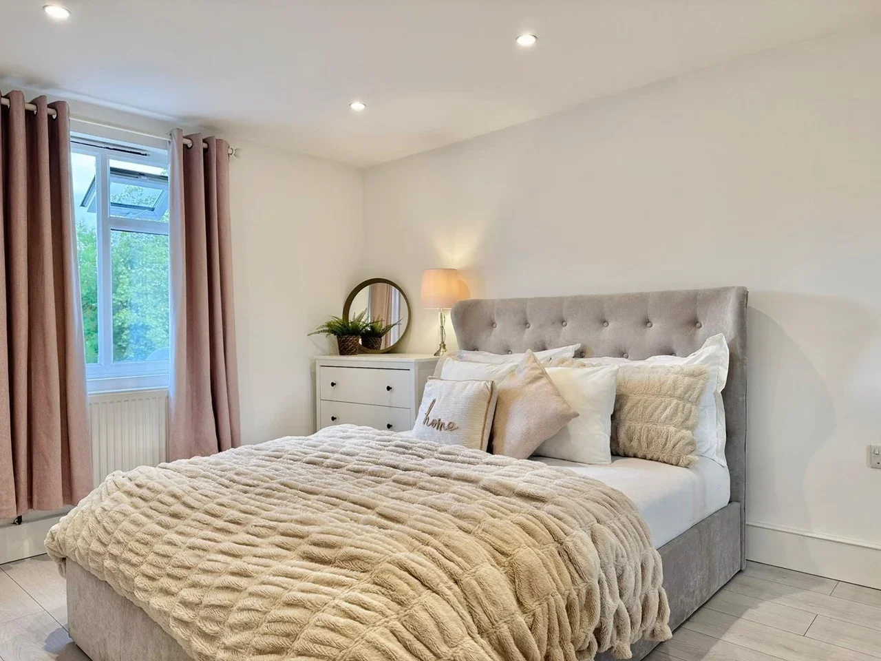 Room Hazeldean Road in Greater London