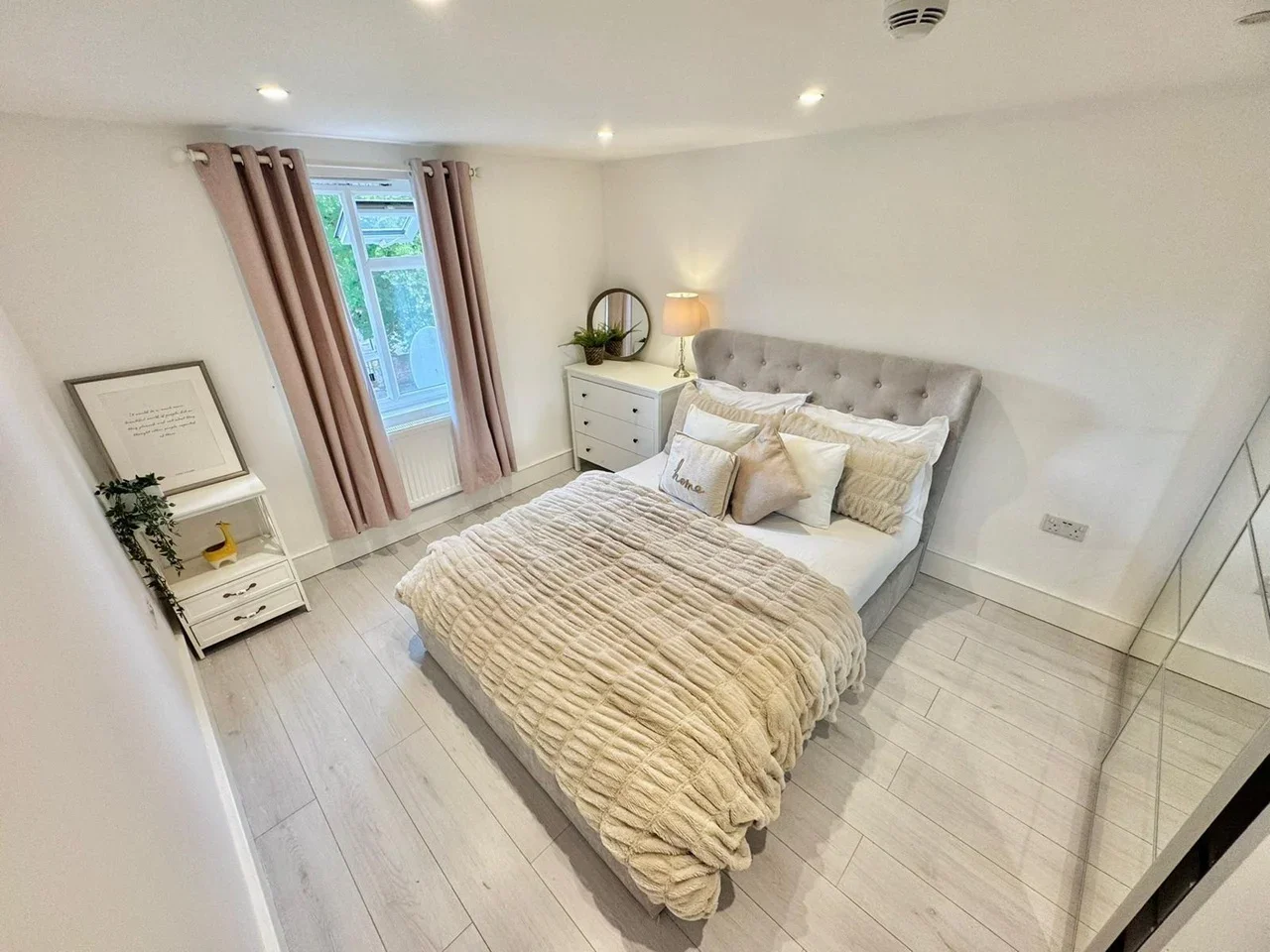 Room Hazeldean Road in Greater London