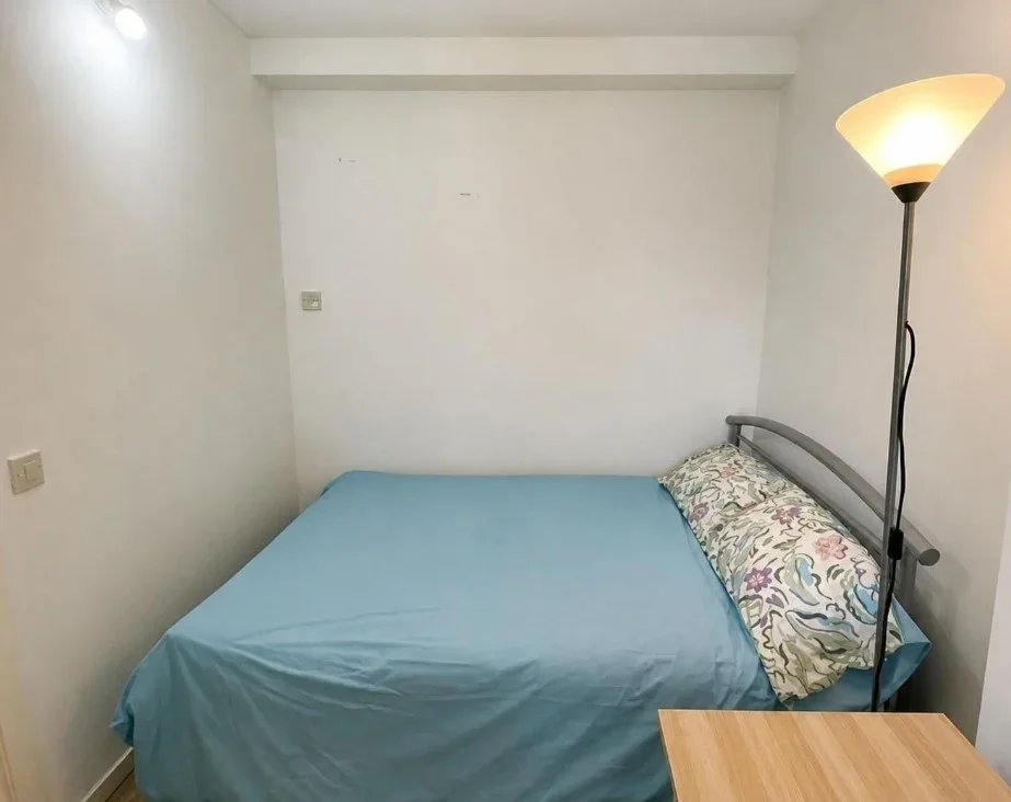 Room Wyvil Road in Greater London