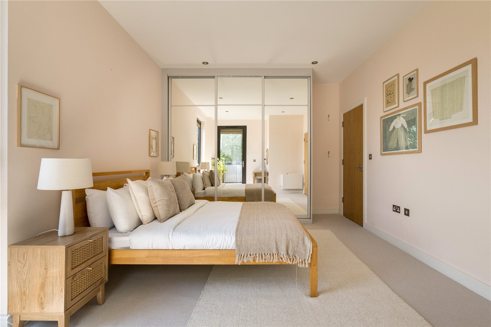 Flat Elgin Avenue in City of Westminster