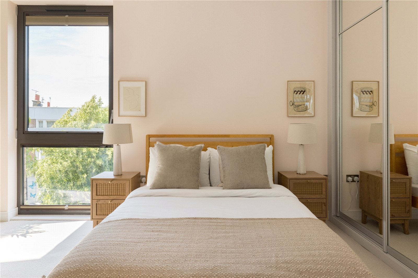 Flat Elgin Avenue in City of Westminster