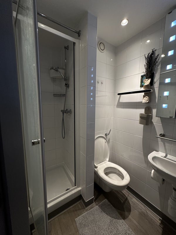Room Glasshouse Yard in Greater London