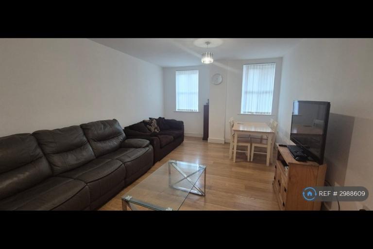 Flat Coxhill Way in Aylesbury