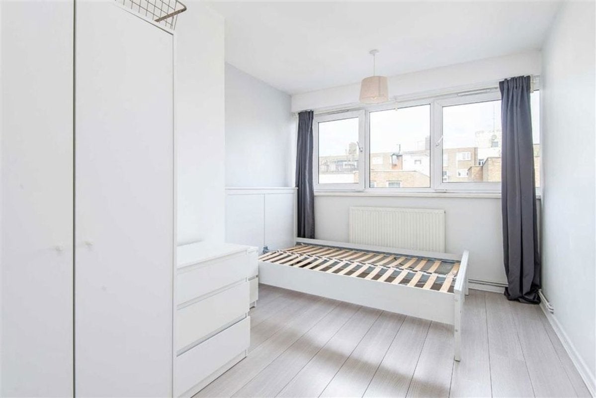 Flat Bacton Street in Greater London