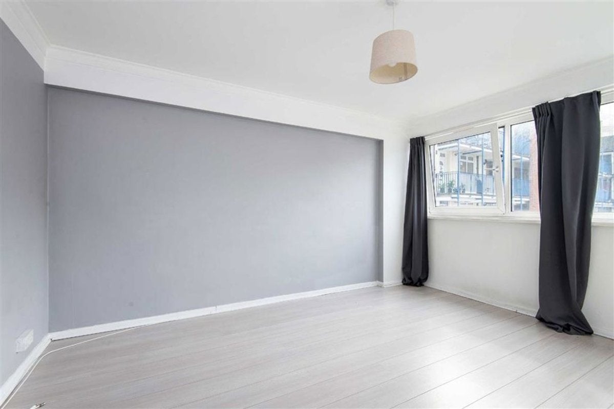 Flat Bacton Street in Greater London