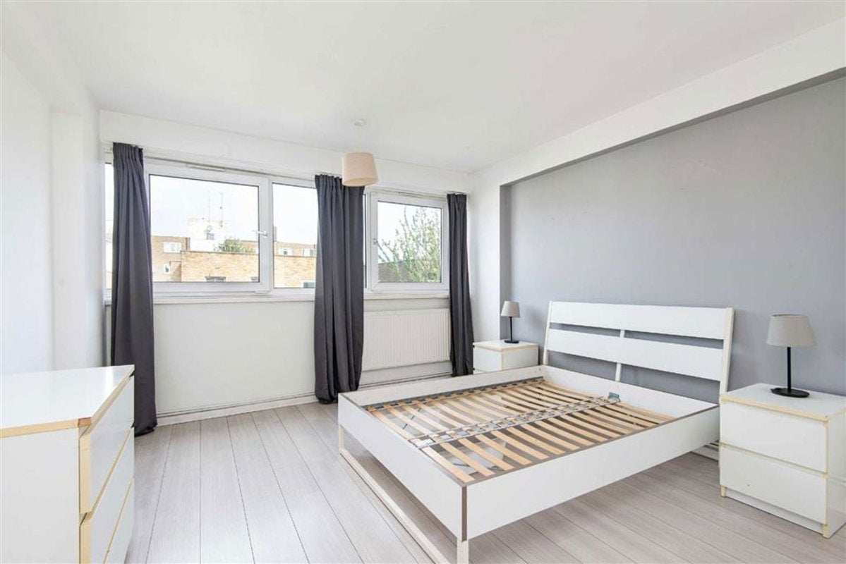 Flat Bacton Street in Greater London
