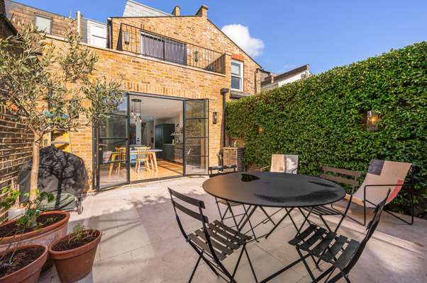 House Beltran Road in Greater London