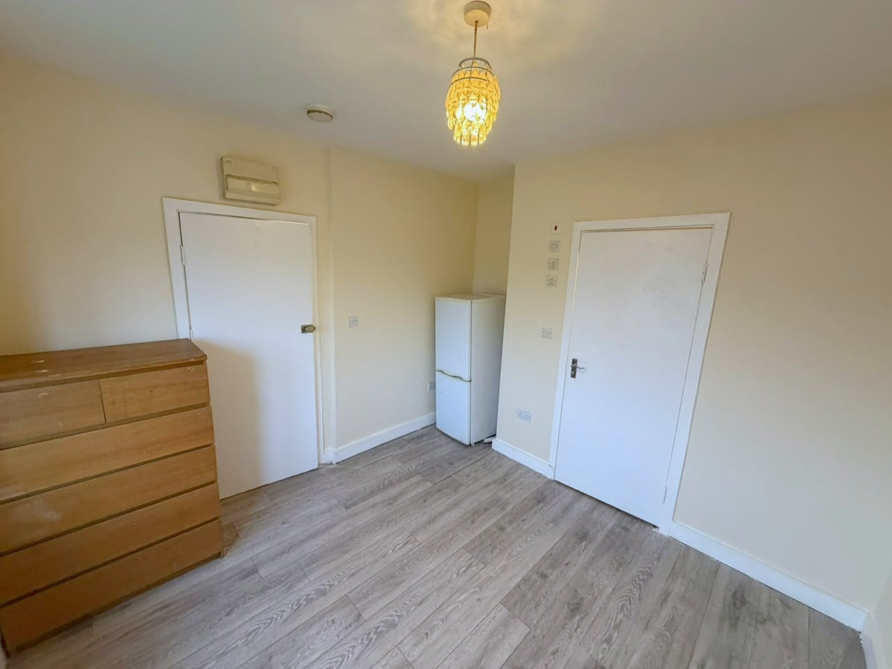 Flat Southend Lane in Greater London