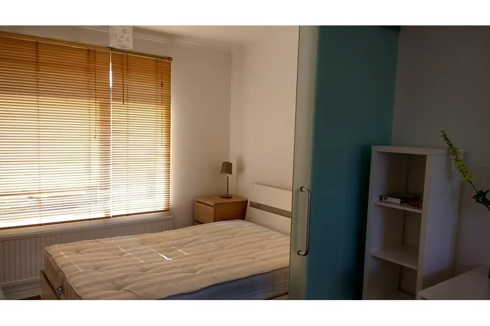 Flat Abbey Gardens in Greater London