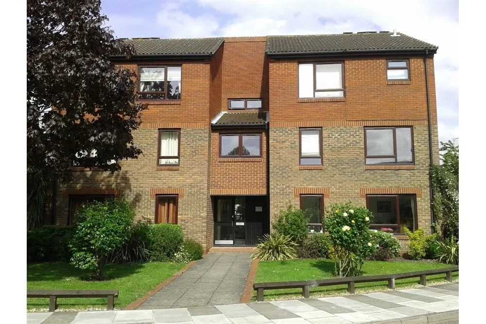 Flat Abbey Gardens in Greater London