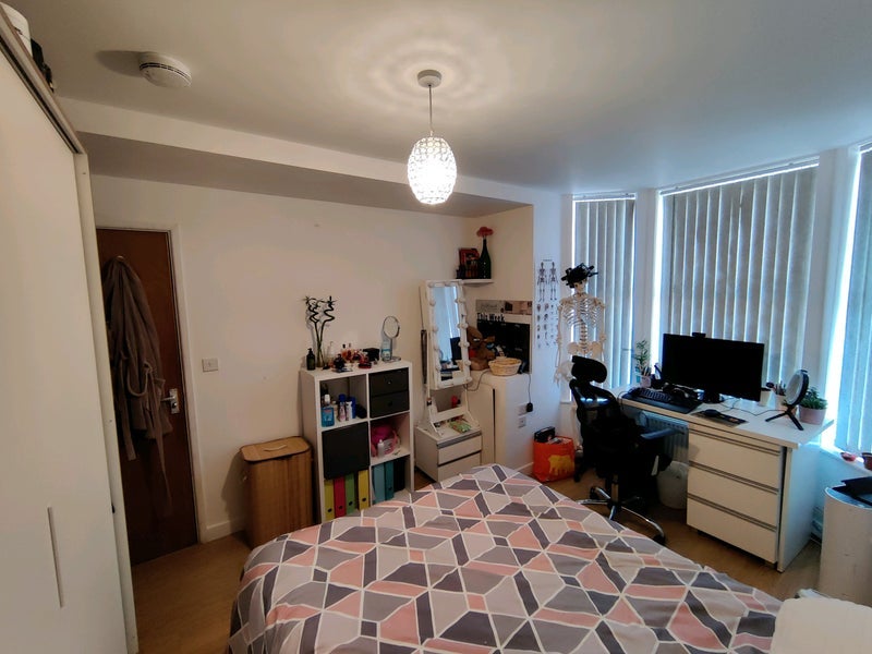 Room Abbey Grove in Nottingham