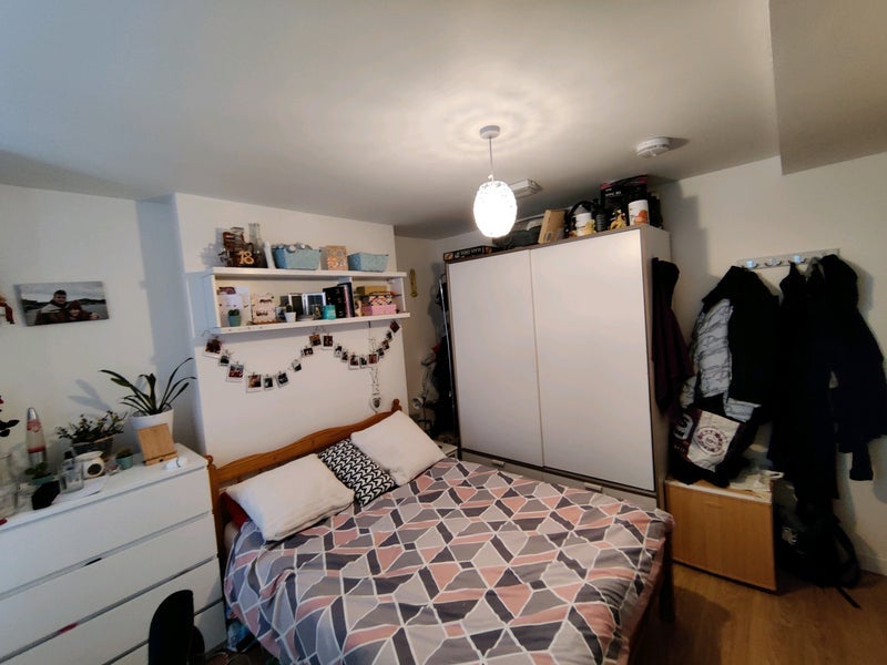 Room Abbey Grove in Nottingham