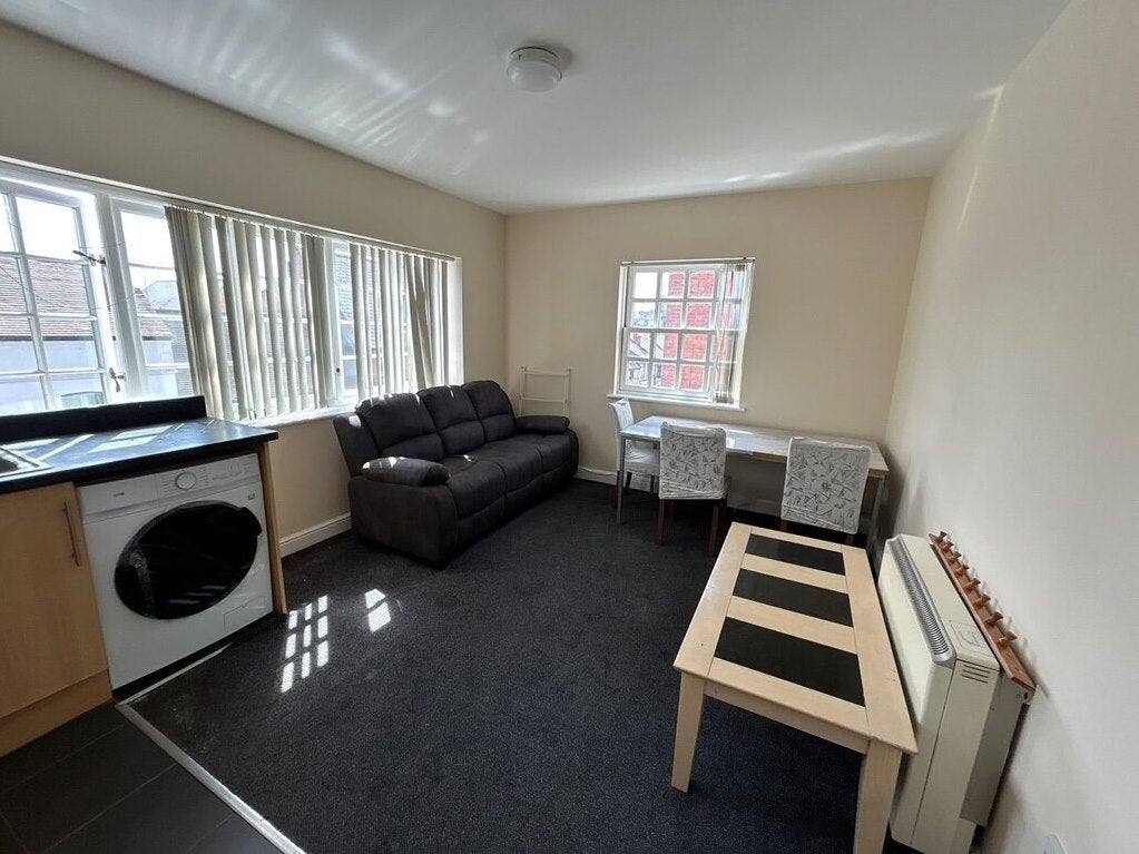 Flat Far Gosford Street in Coventry