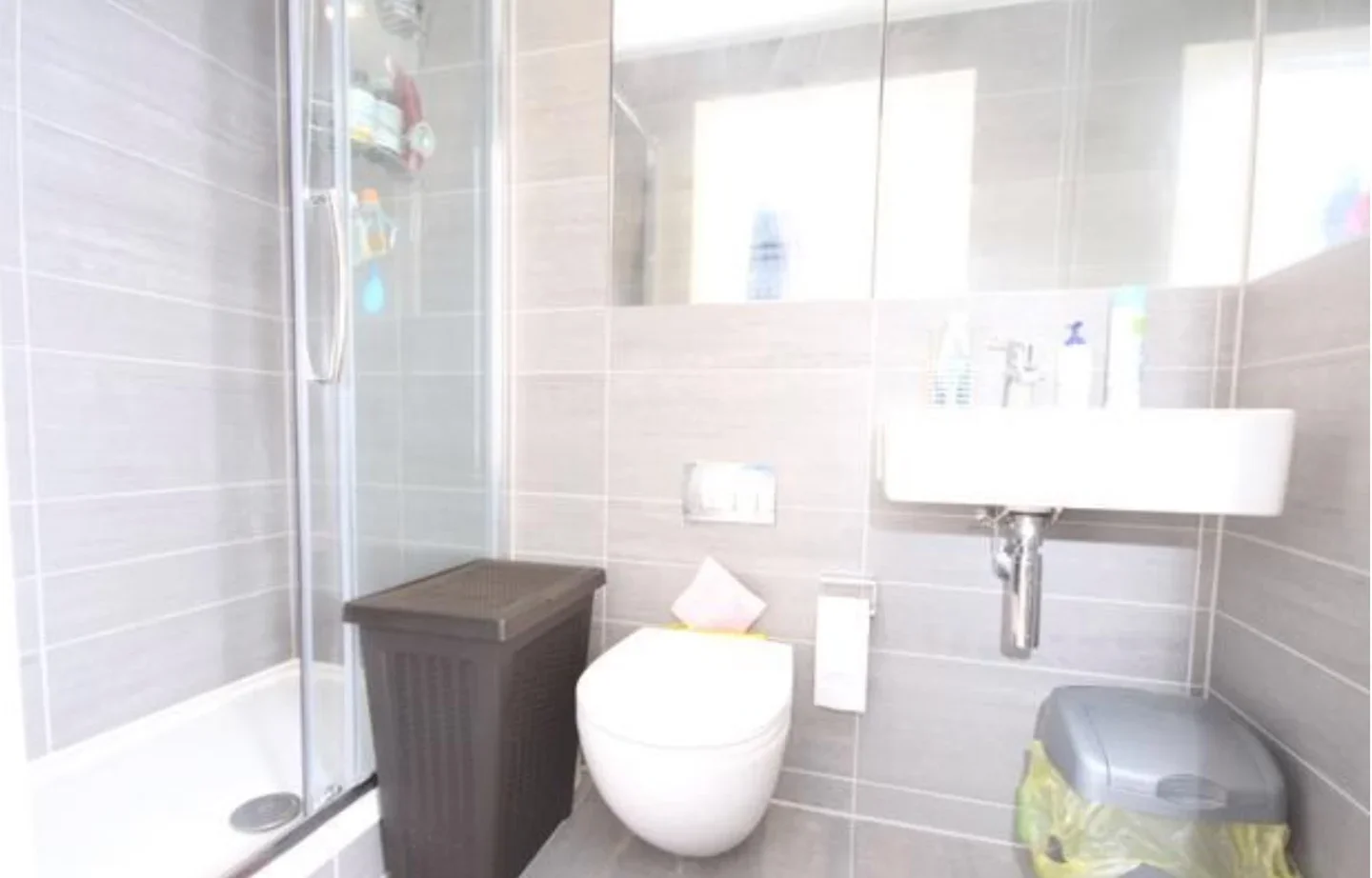 Flat Rossett Way in Greater London