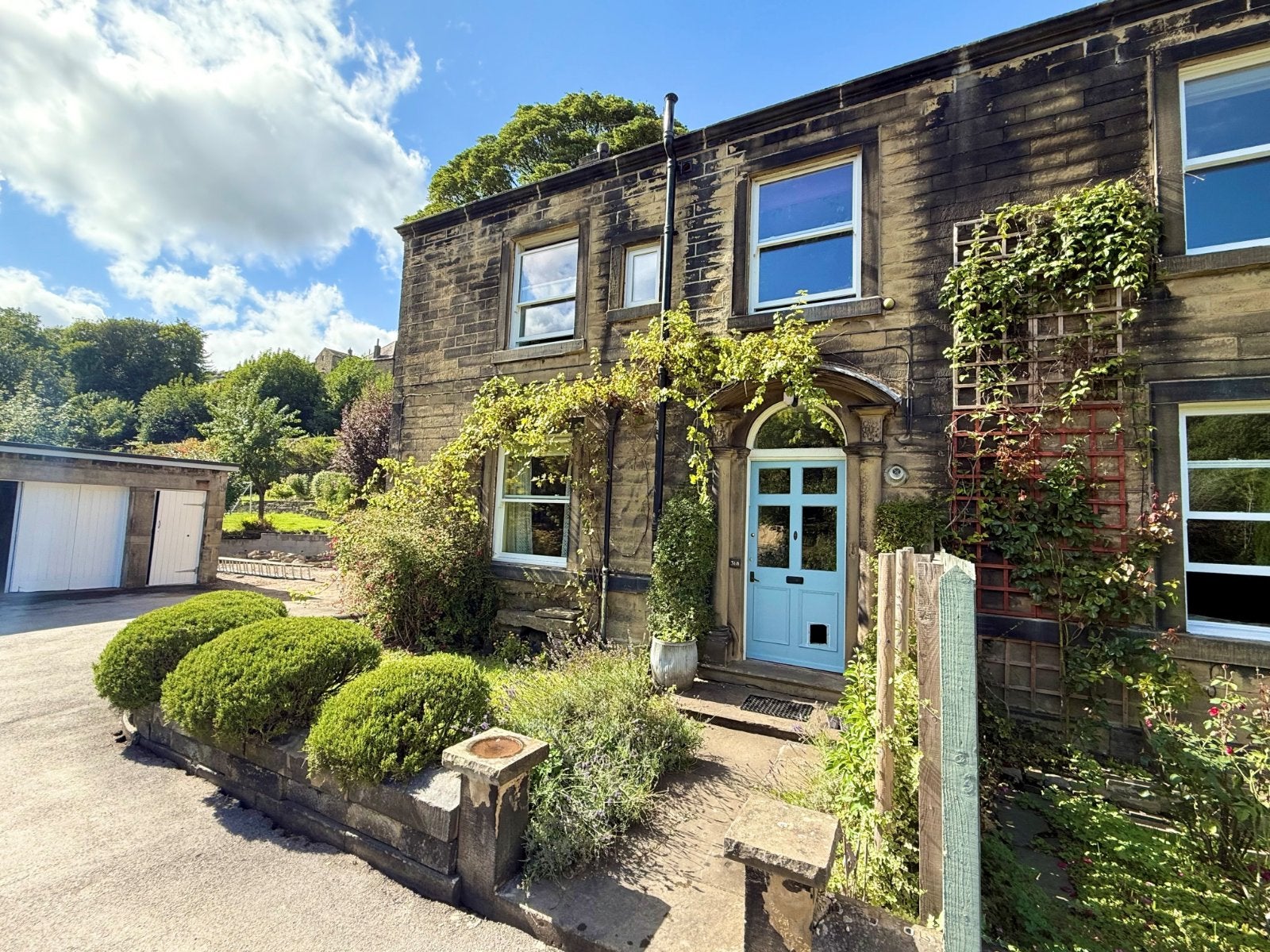 House Woodhead Road in Kirklees