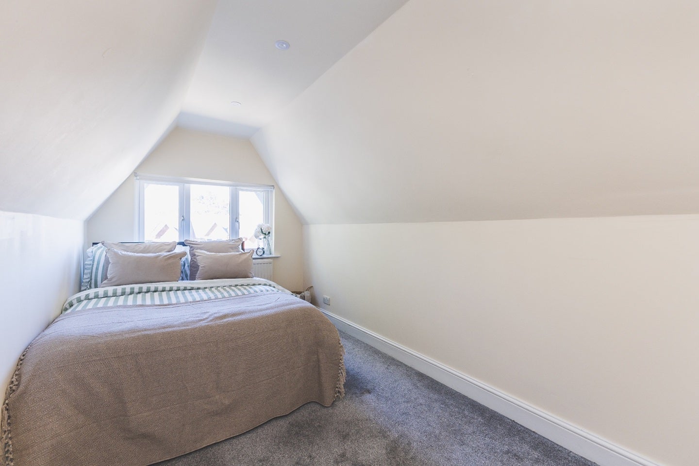 Room Mountfield Road in Greater London