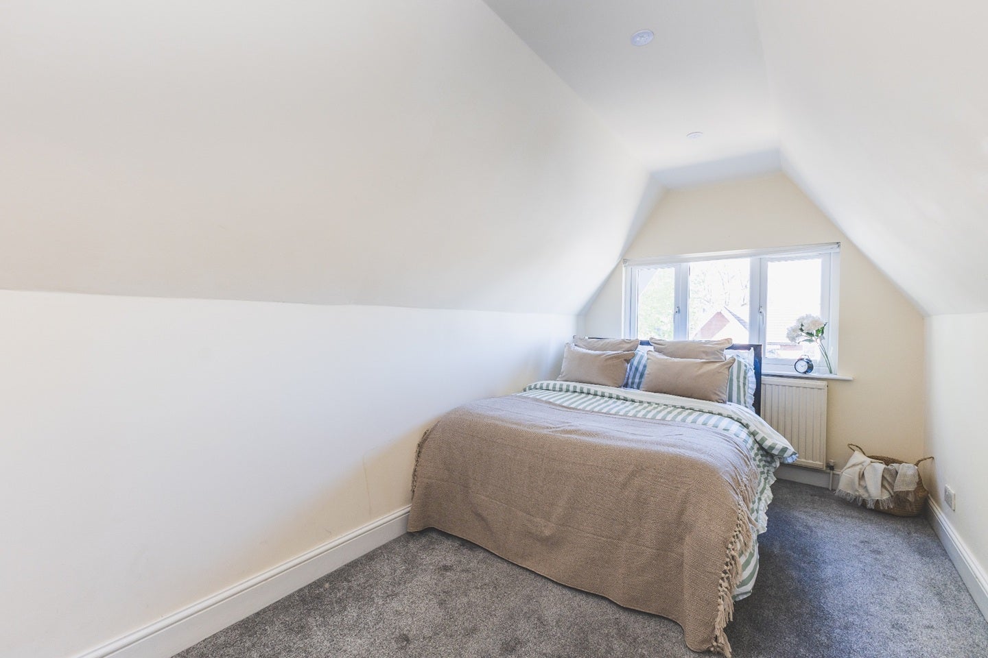 Room Mountfield Road in Greater London