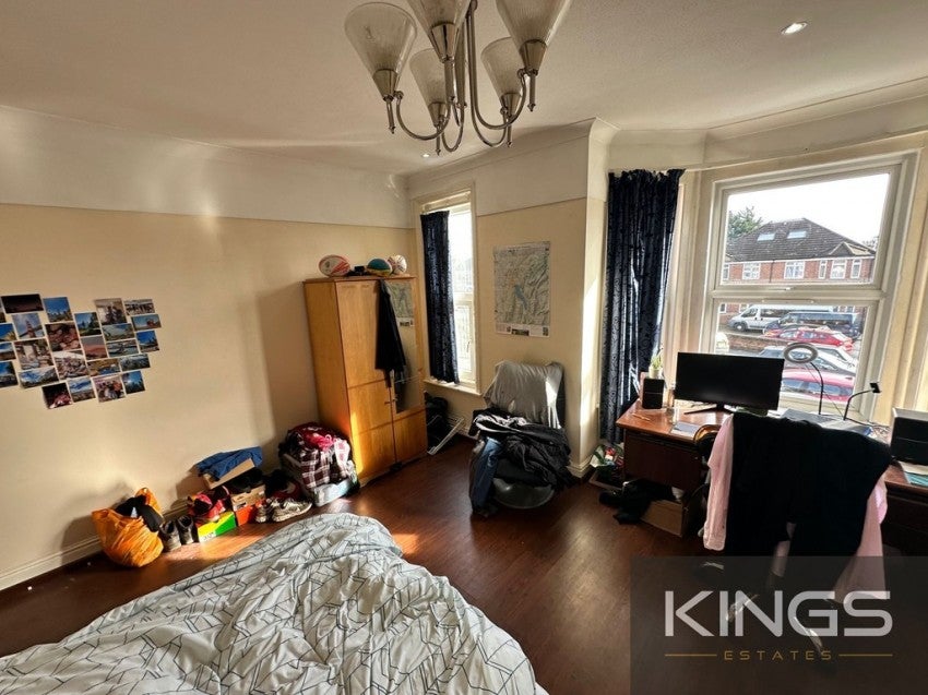 Flat Gordon Avenue in Southampton