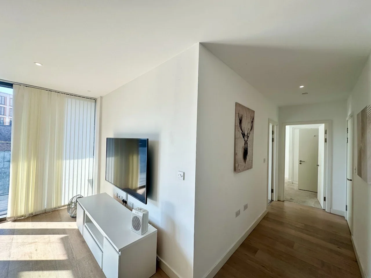 Flat Admiralty Avenue in Greater London