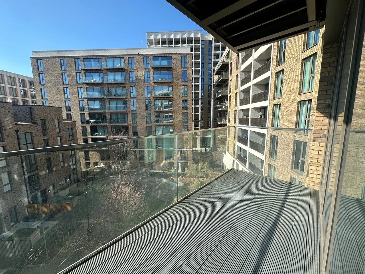 Flat Admiralty Avenue in Greater London