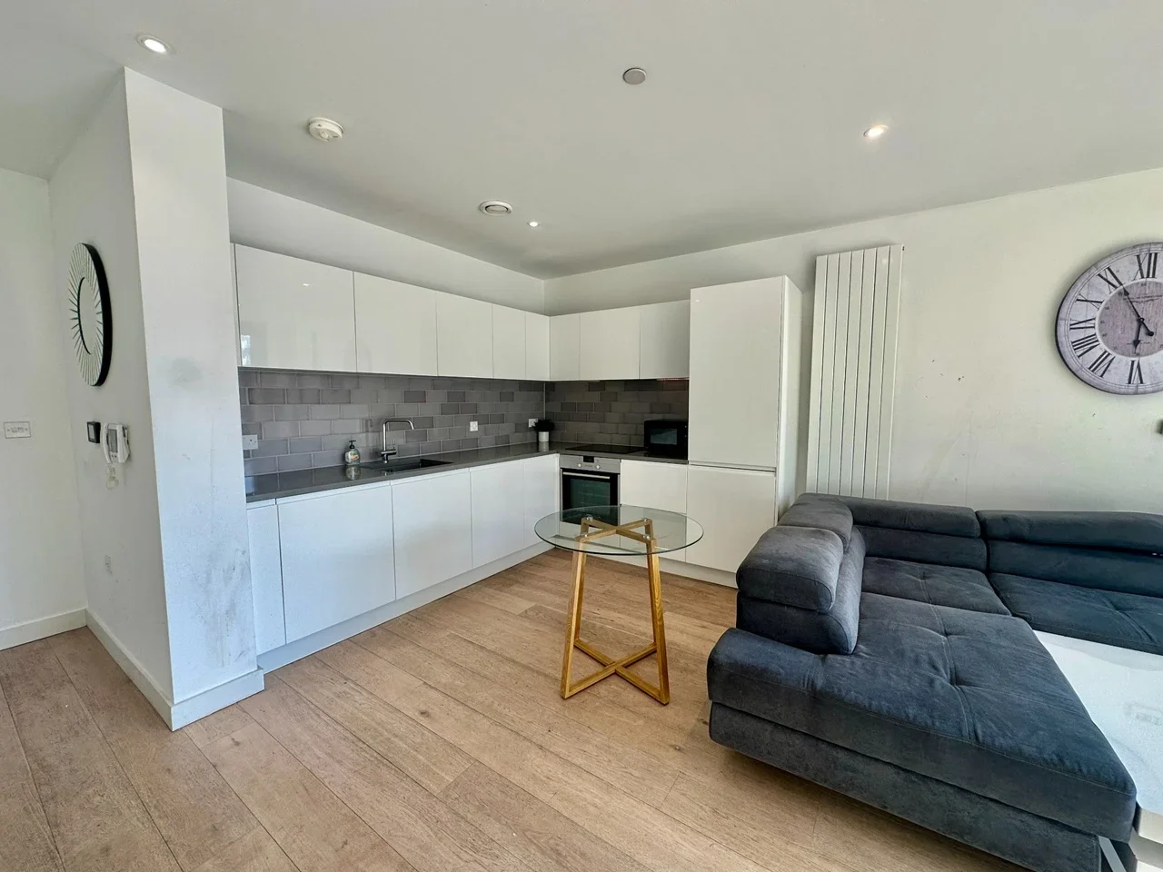 Flat Admiralty Avenue in Greater London