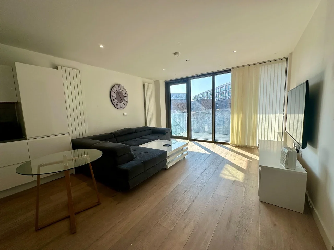 Flat Admiralty Avenue in Greater London