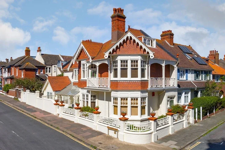 Room De Courcel Road in Brighton