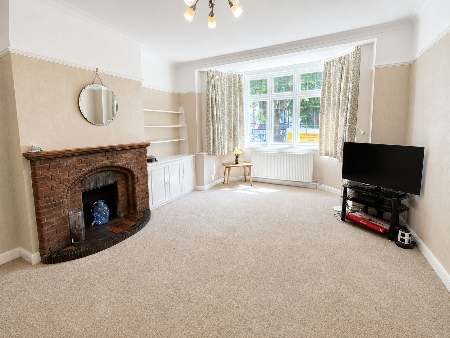 Flat The Chase in Greater London