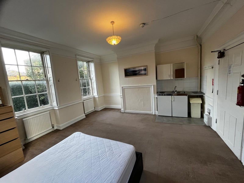 Room East Hill in Greater London