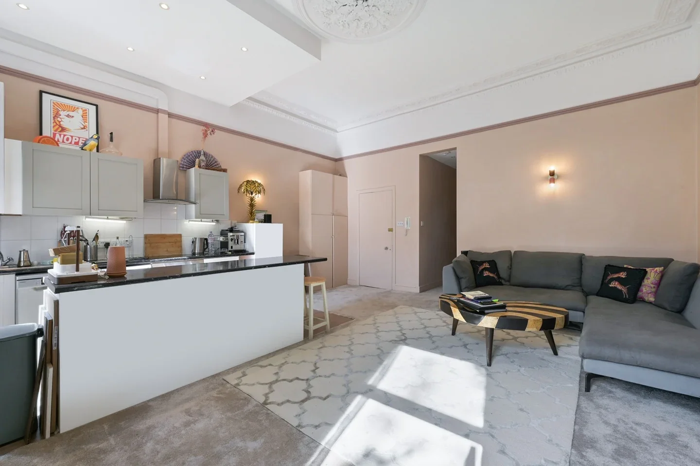 Flat Ladbroke Grove in Greater London