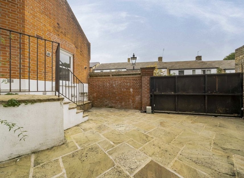 House Rudall Crescent in Greater London