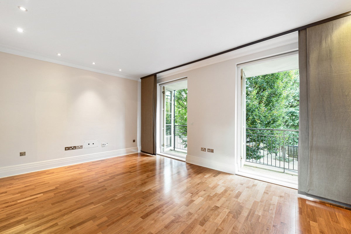 House Melliss Avenue in Greater London