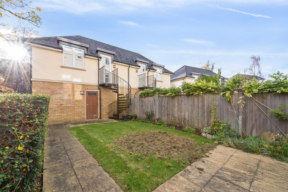 House Melliss Avenue in Greater London