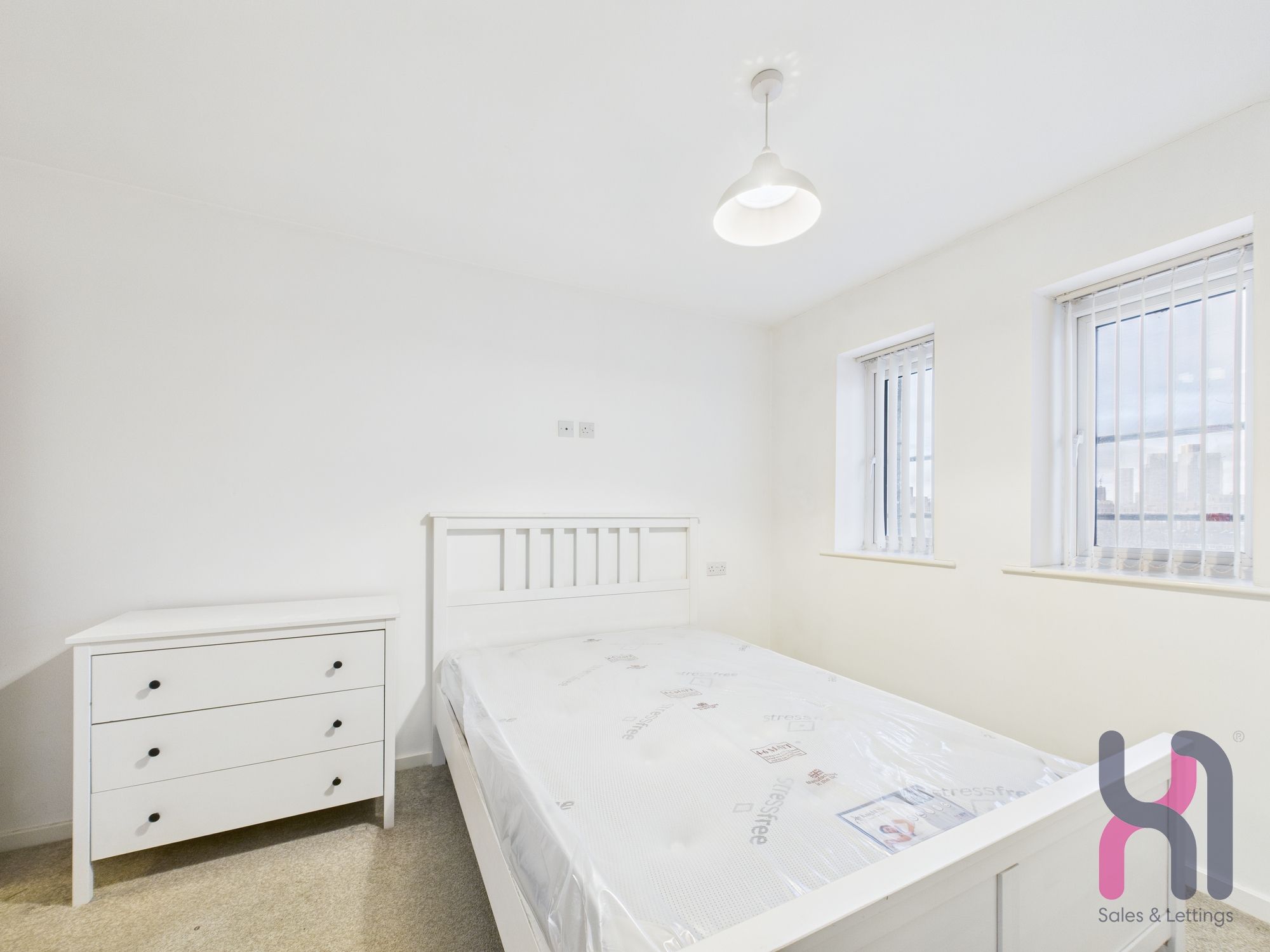 Flat Elmira Way in Salford