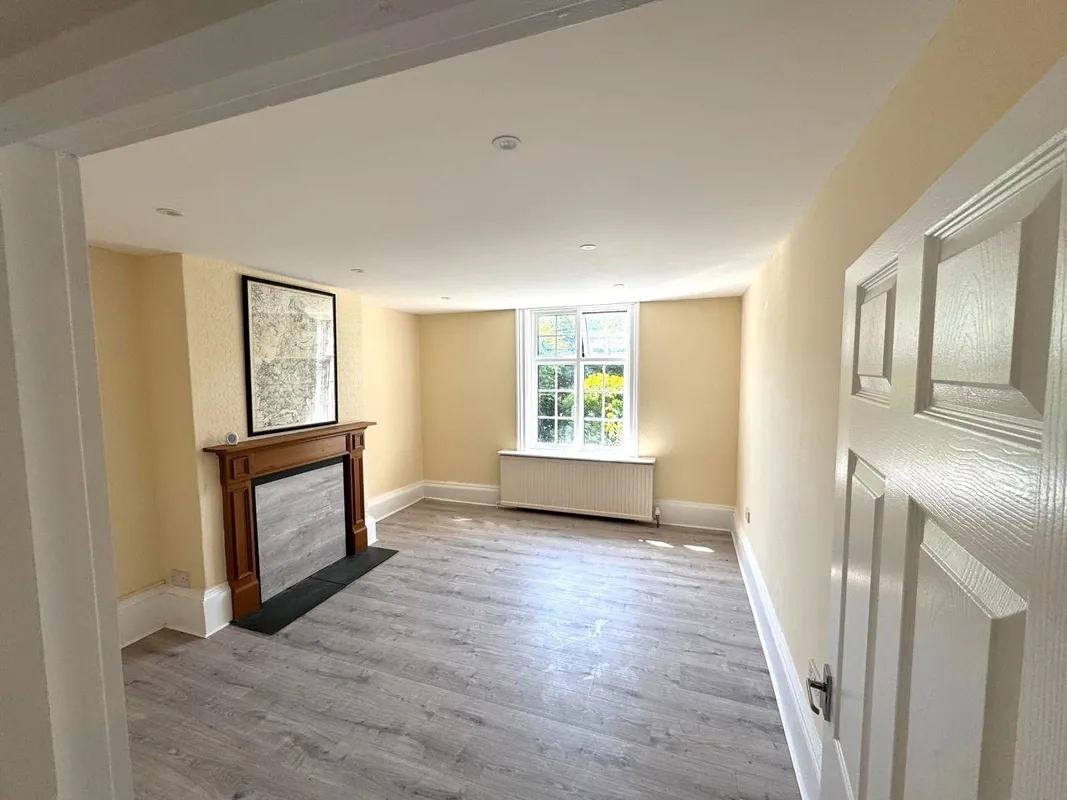 House Fallowfield Close in Greater London