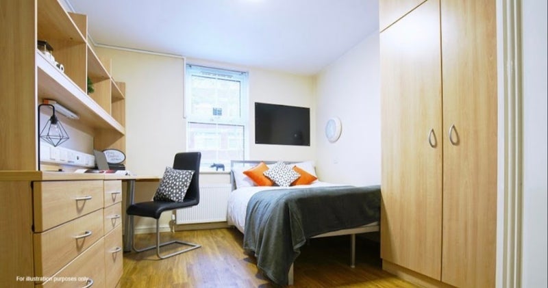 Room Oxney Road in Manchester