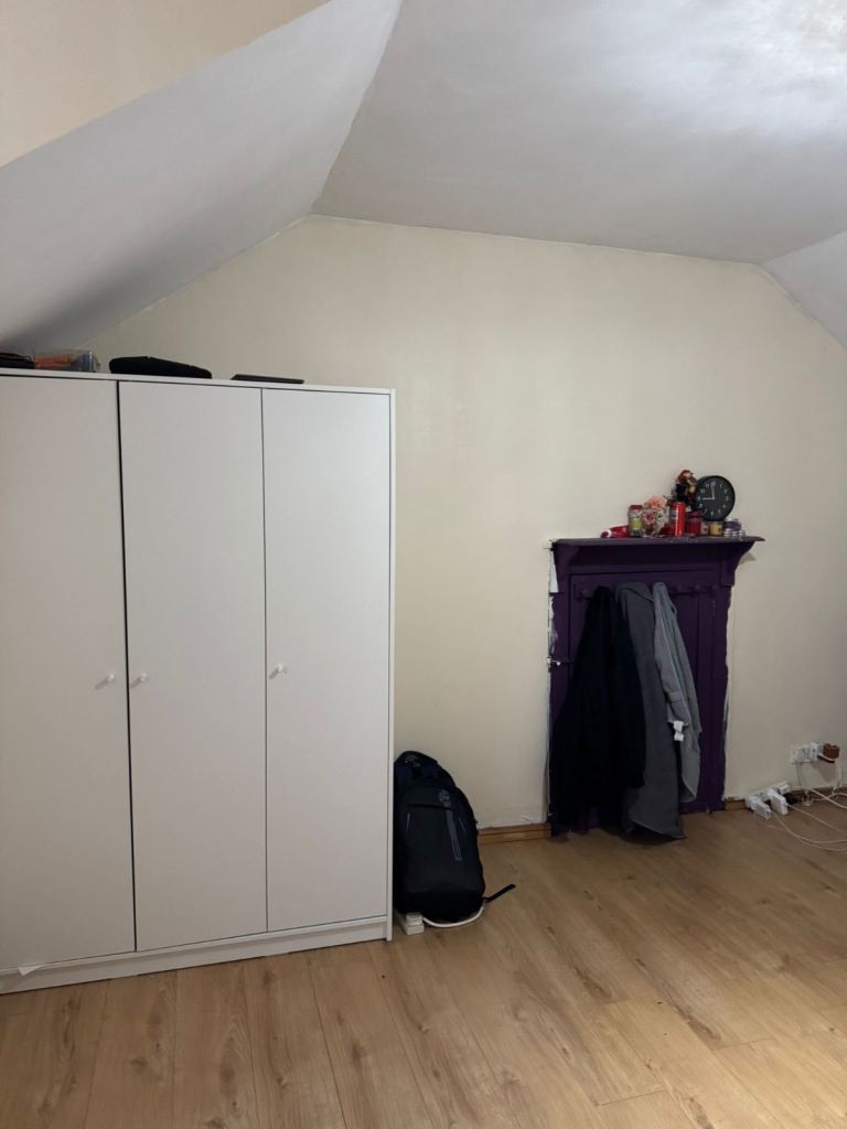 Room Barking Road in Greater London