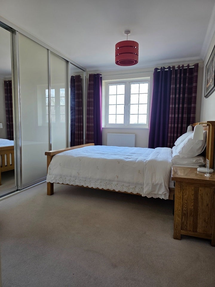 Room Anmer Close in Reigate and Banstead