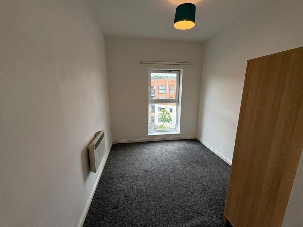 Flat Lowbridge Court in Liverpool