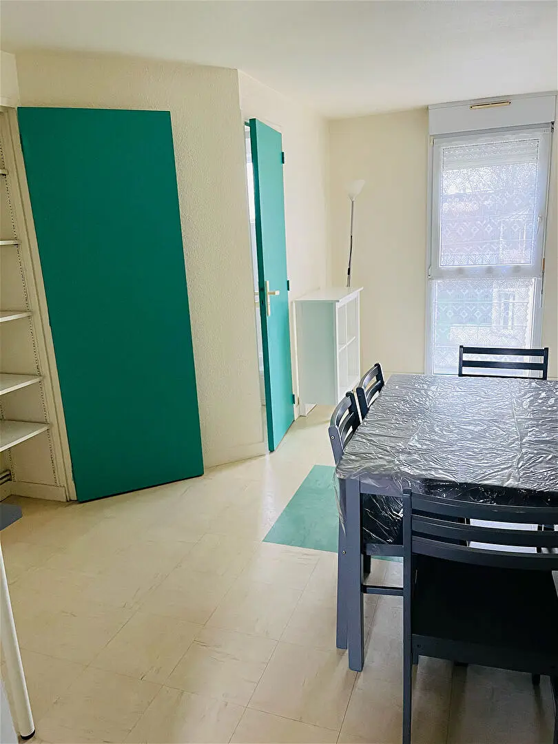 Room Rue de Paris in Laval