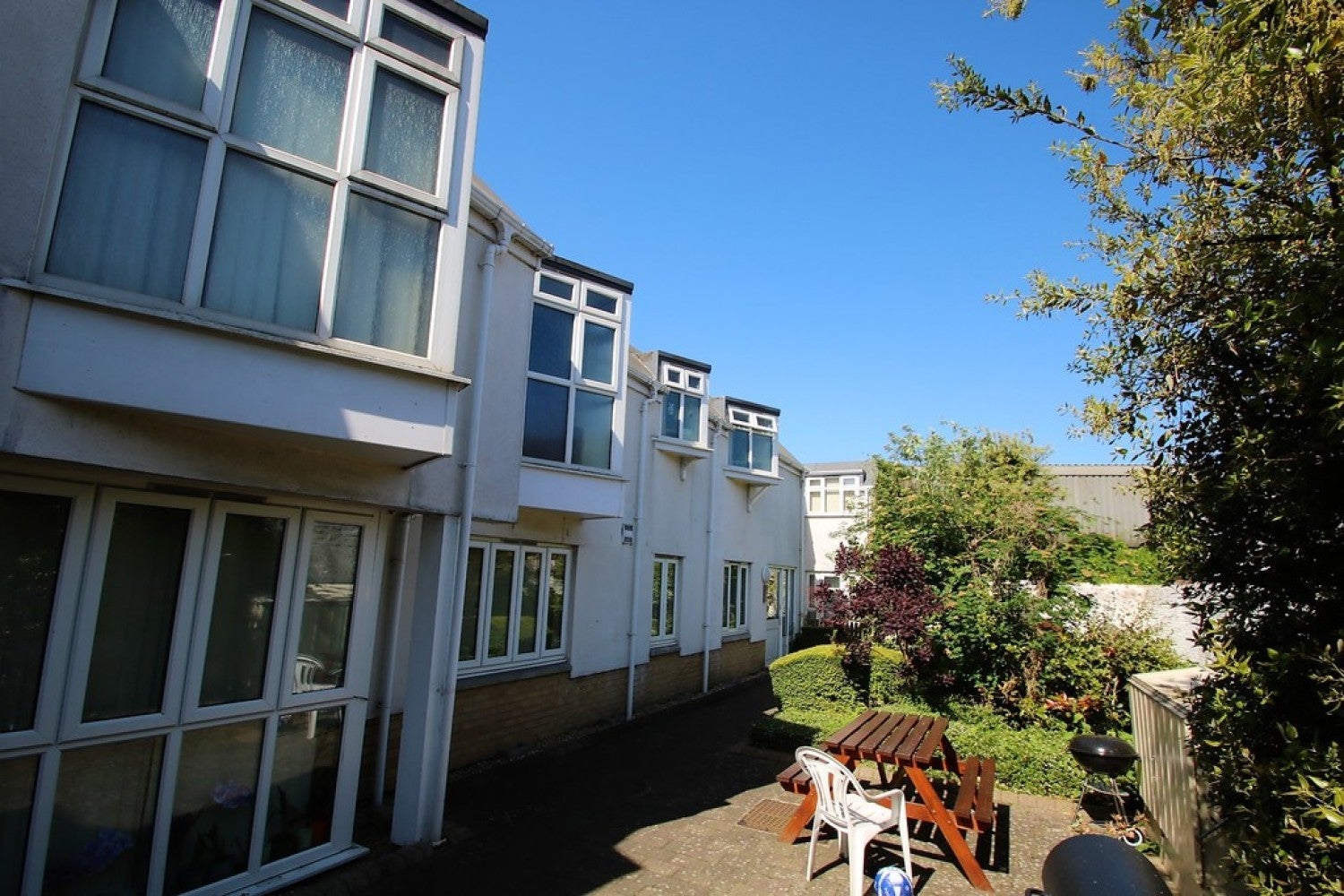 Flat Cherry Orchard Road in Greater London