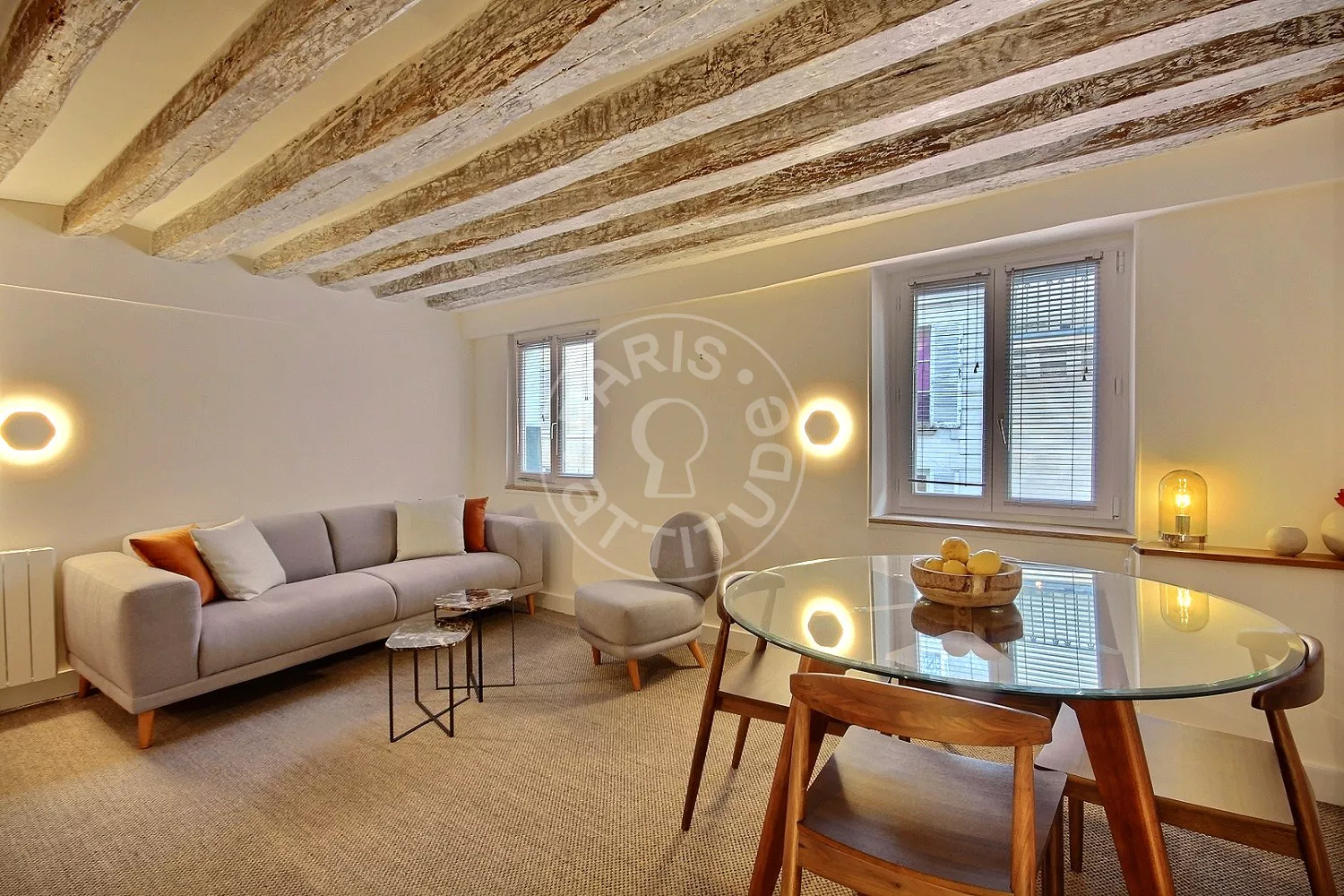 Flat Rue de Bourgogne in Paris